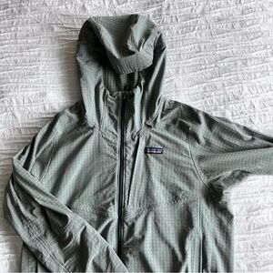 Patagonia Grey Light Weight Windbreak Jacket